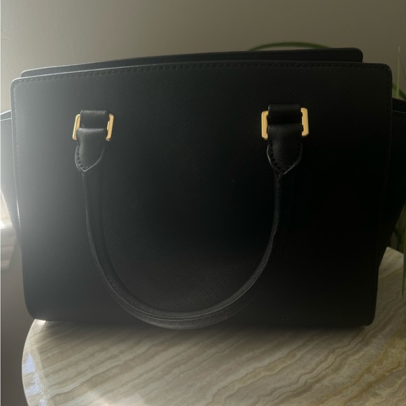 Purses - Picture 4 of 11